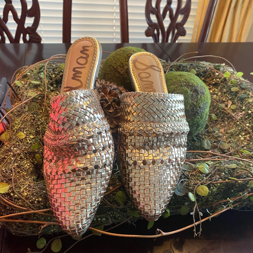 Sam Edelman gold mules. Woven leather. Size 8